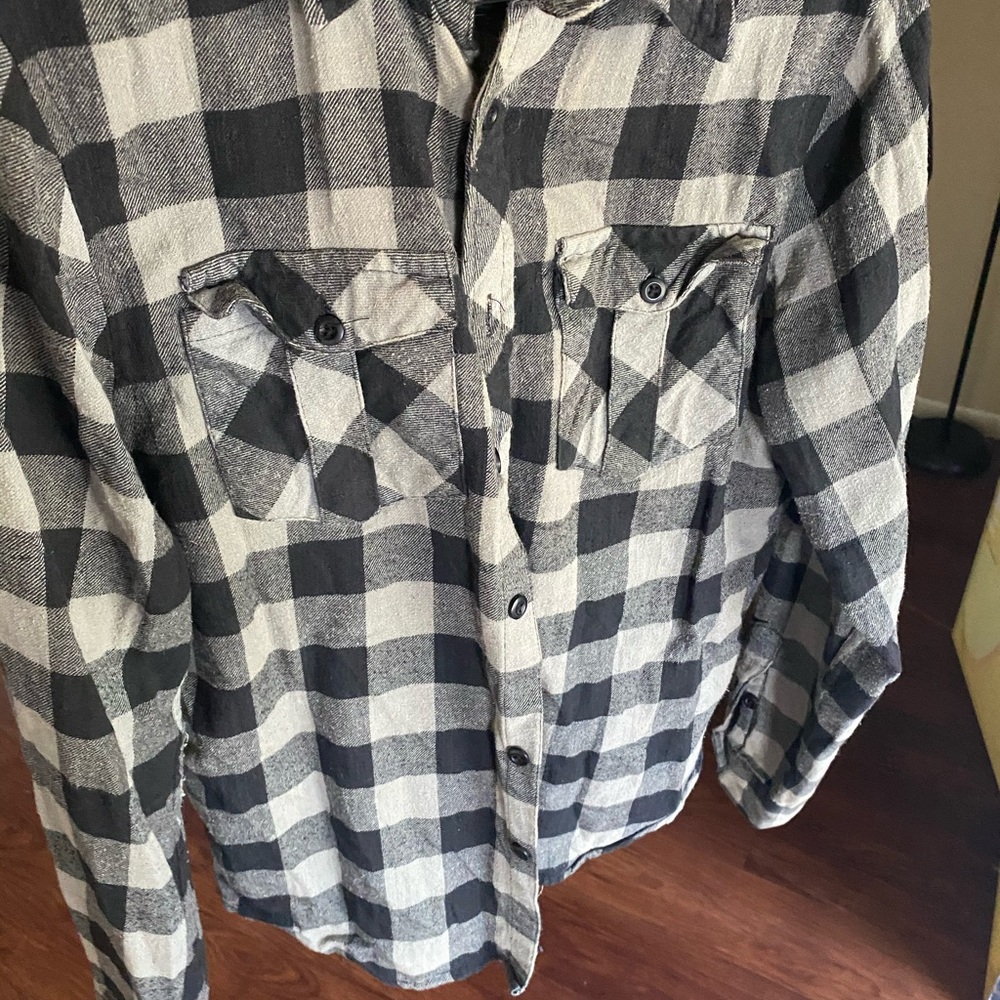 squared grey black shirt